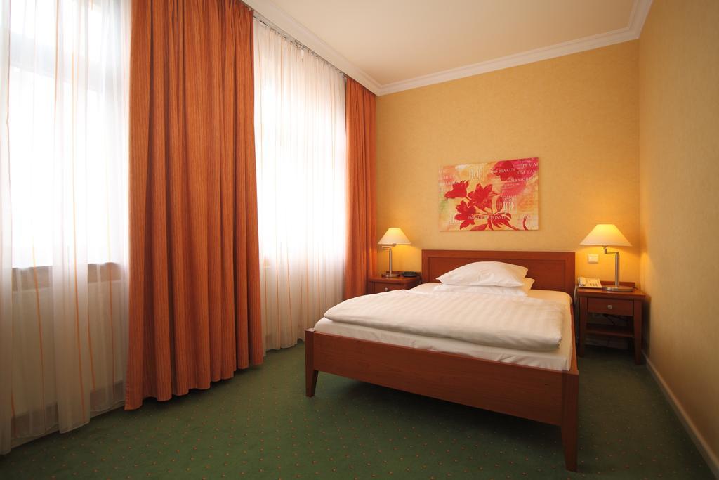 Alster-Hof Hotel Hamburg Exterior photo