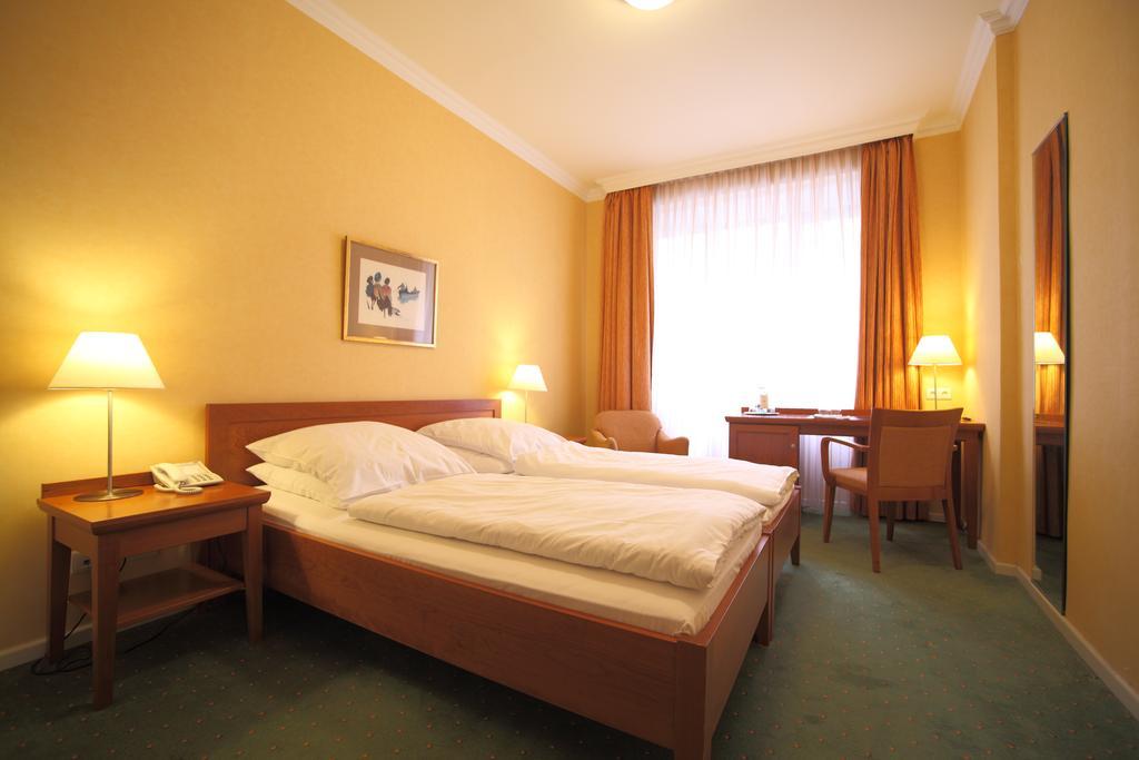 Alster-Hof Hotel Hamburg Exterior photo